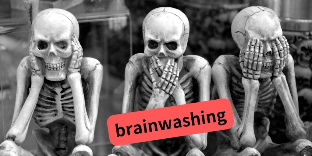 brainwashing

骸骨が、見ざる、言わざる、聞かざるのポーズで座っている画像。