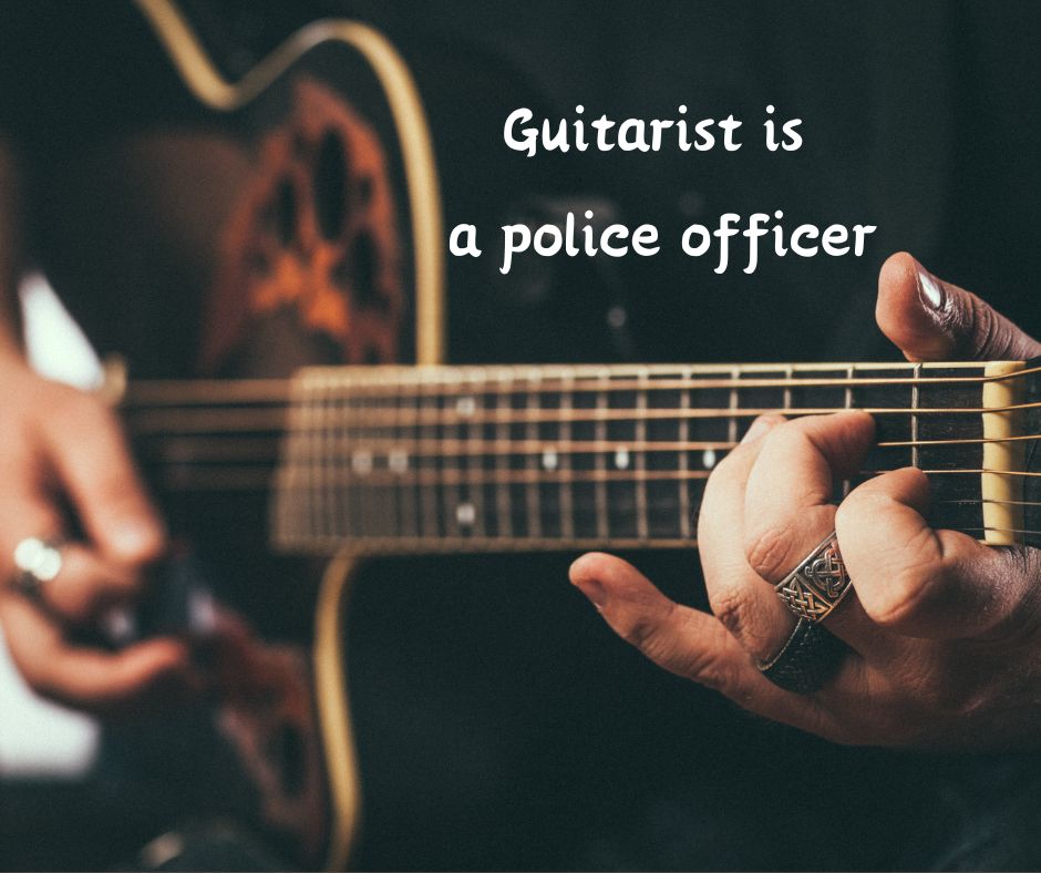 Guitarist-is-a-police-officer

オベーションギターを弾く手元の画像。